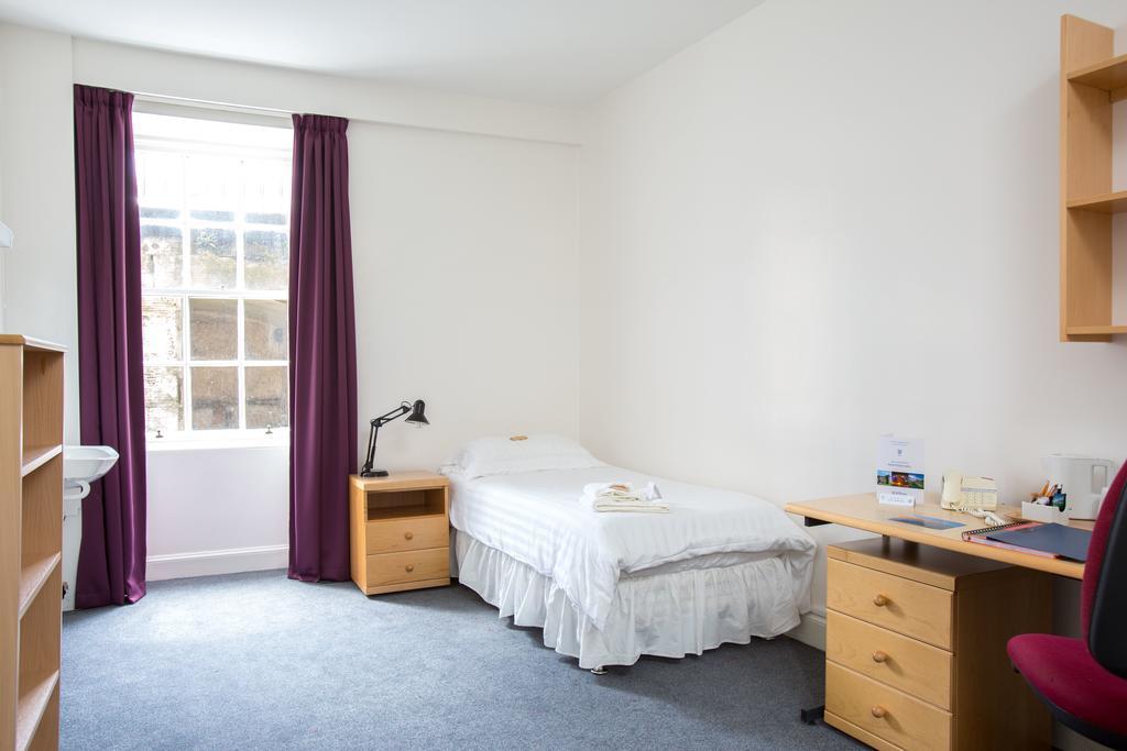 Mcintosh Hall Campus Accommodation St. Andrews Room photo